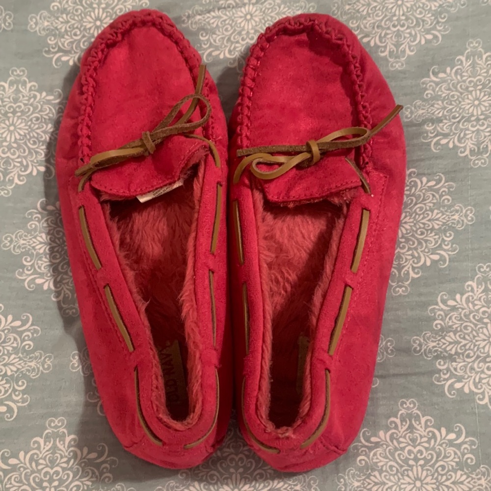 Gently loved pink old navy slippers size 10!